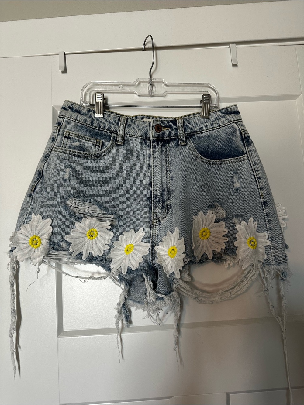 Forever 21 Blue Daisy Appliqué Distressed Denim Shorts 100% Cotton